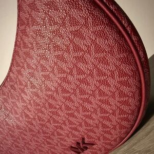 Michael Kors Small Pouchette shoulder crossbody bag in Mulberry (Burgundy)